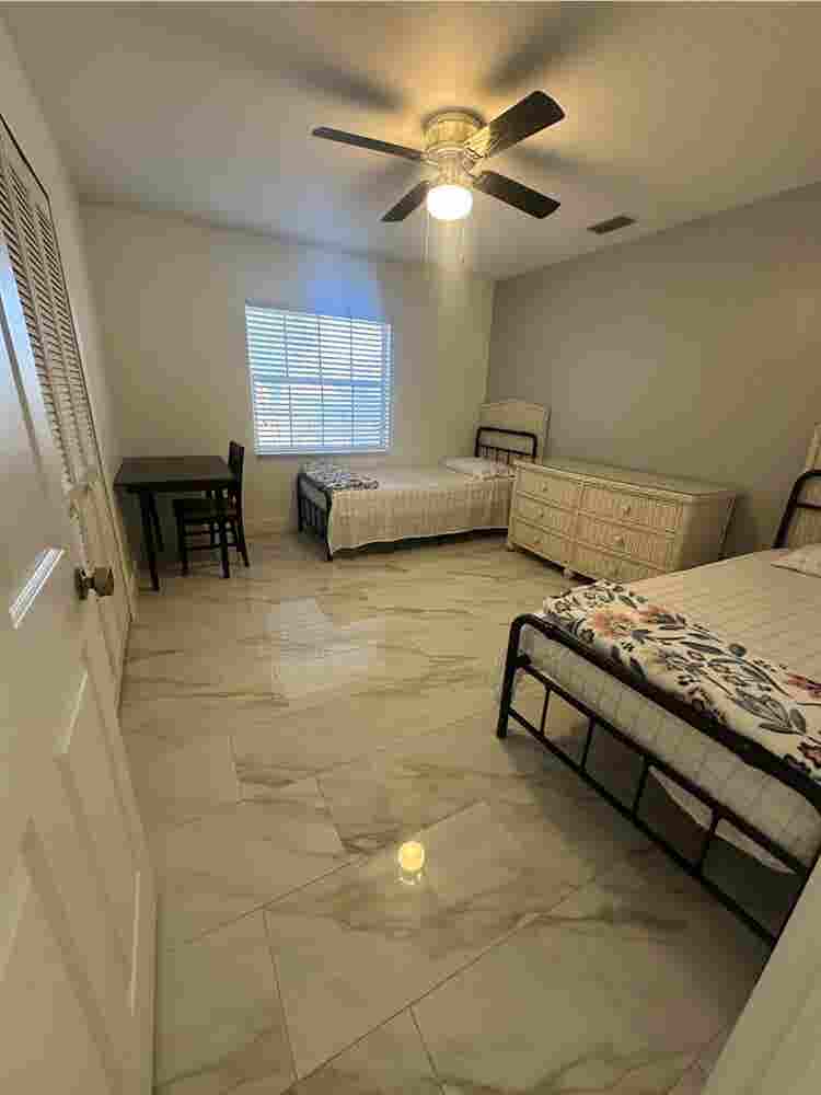 Available rooms for rent $