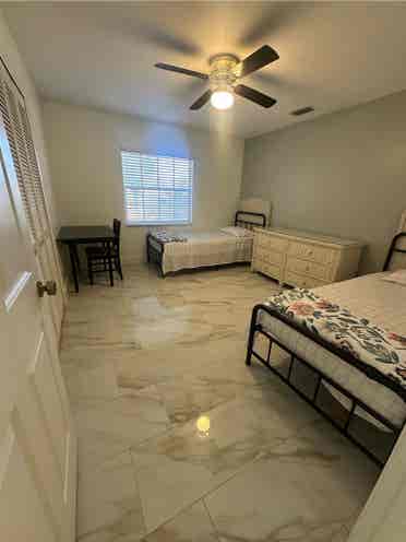 Available rooms for rent $