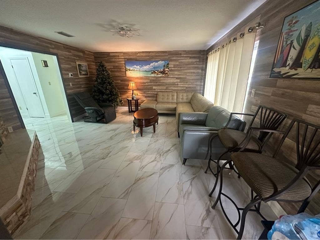 Available rooms for rent $