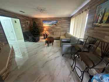 Available rooms for rent $