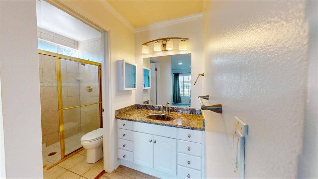 Large Room w/ Bath/Kitchenette