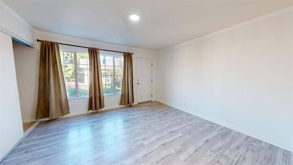 Large Room w/ Bath/Kitchenette