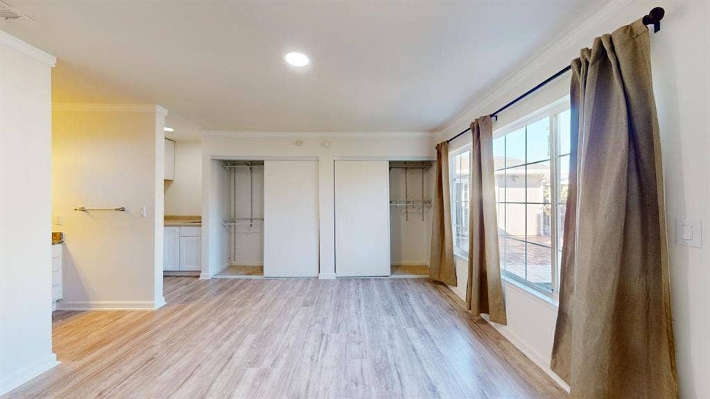 Large Room w/ Bath/Kitchenette