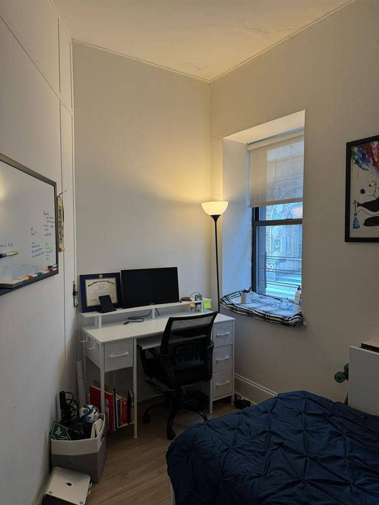 Spacious Room in Midtown South