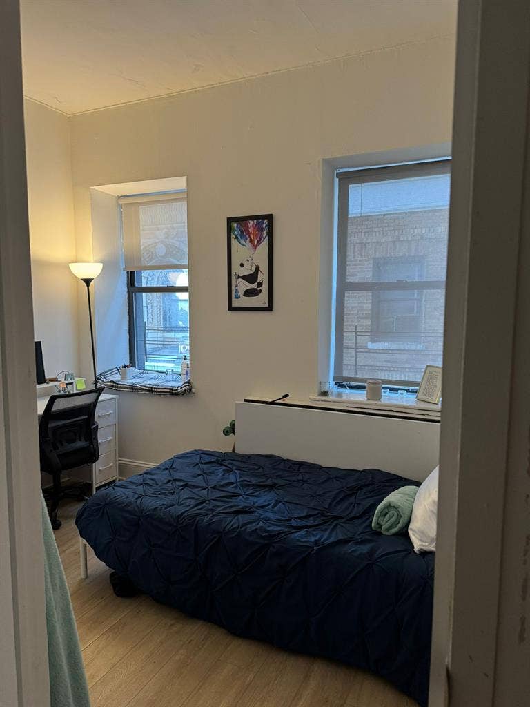 Spacious Room in Midtown South