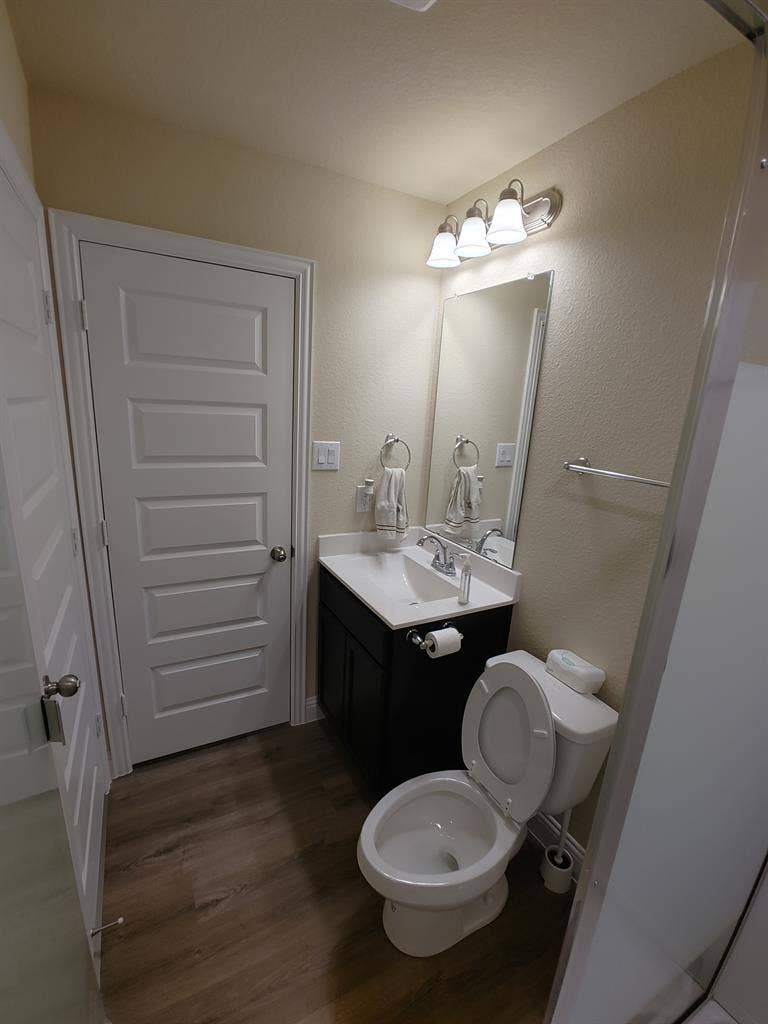 PRIVATE ROOM WITH OWN FULL BATHROOM