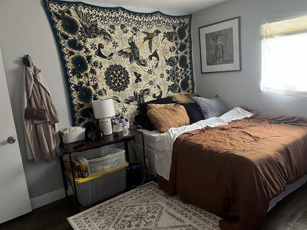 Room for rent | Replacement March 1