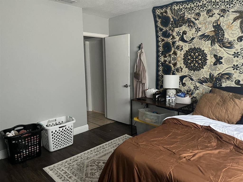 Room for rent | Replacement March 1