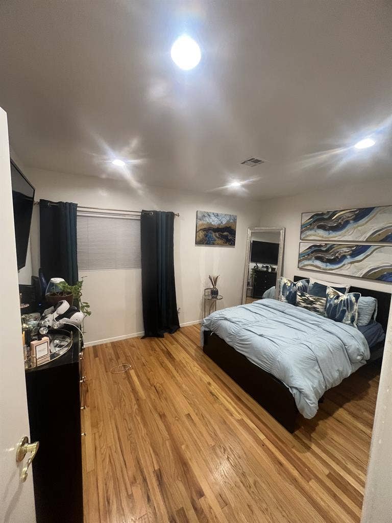 Private beautiful room 
for rent