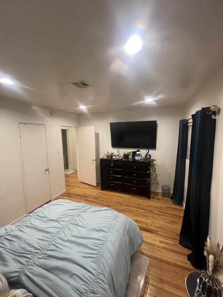 Private beautiful room 
for rent