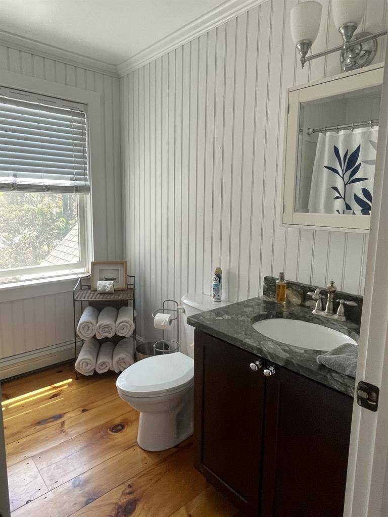 Room for Rent in Edgartown Home