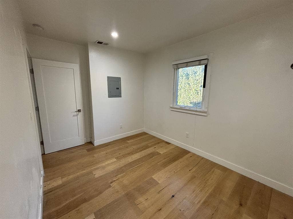 Room available in silver lake area