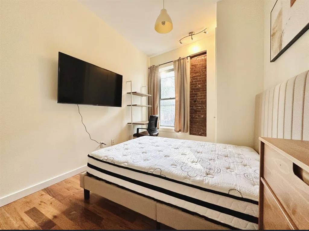 Furnished Room in Crown Heights