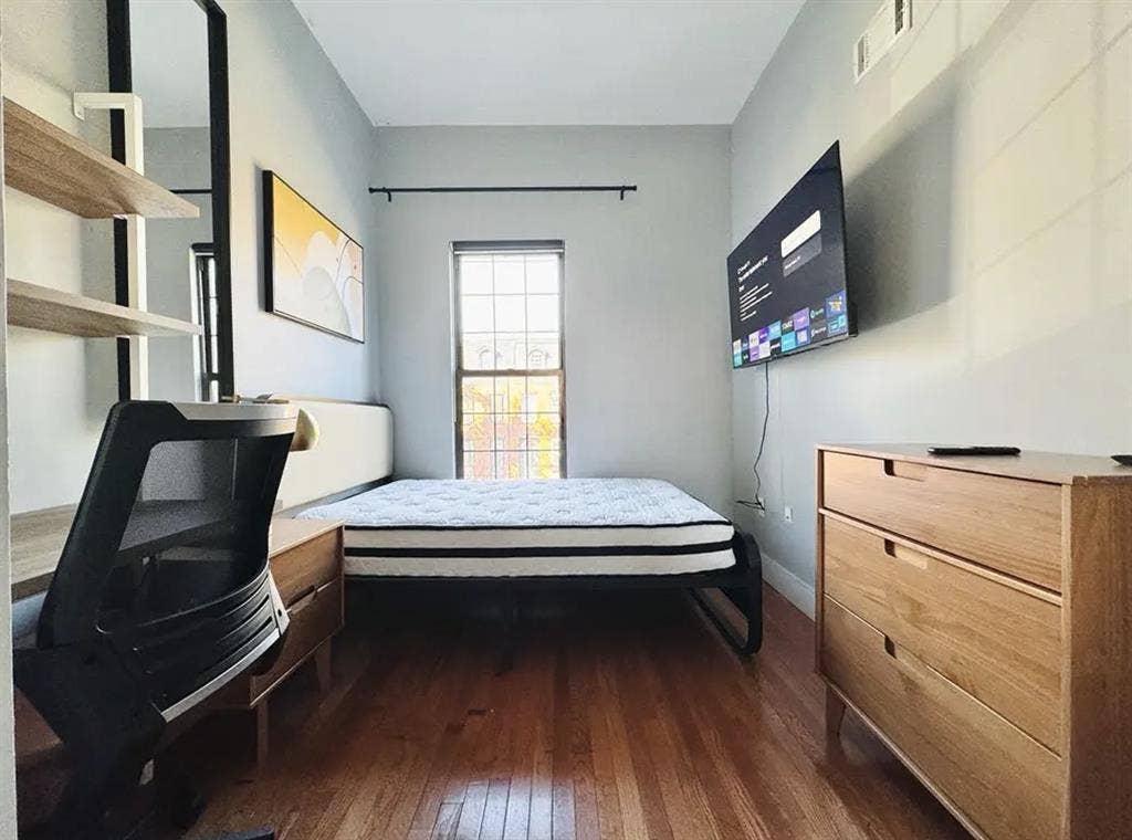 Furnished Room in Bedstuy