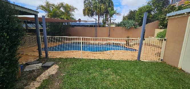 One Room at Duncraig with pool