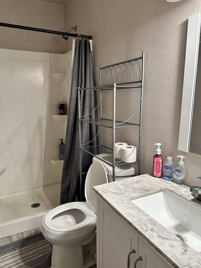 Single bedroom, shared bathroom