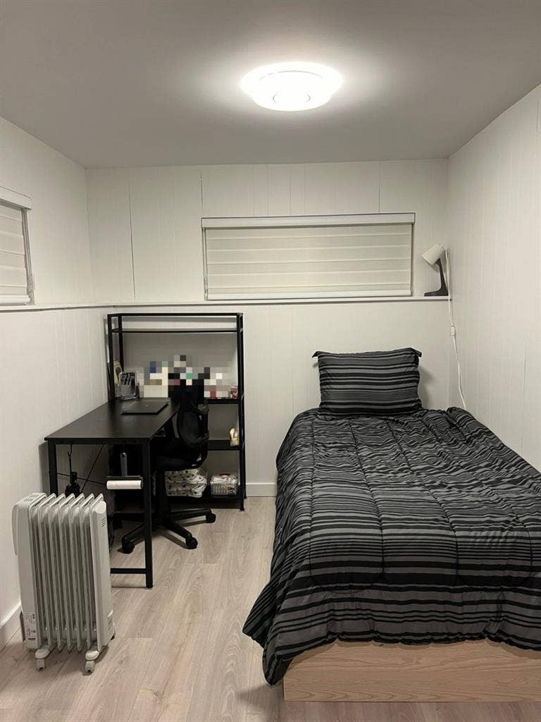 Looking for a Female Roommate – Bas