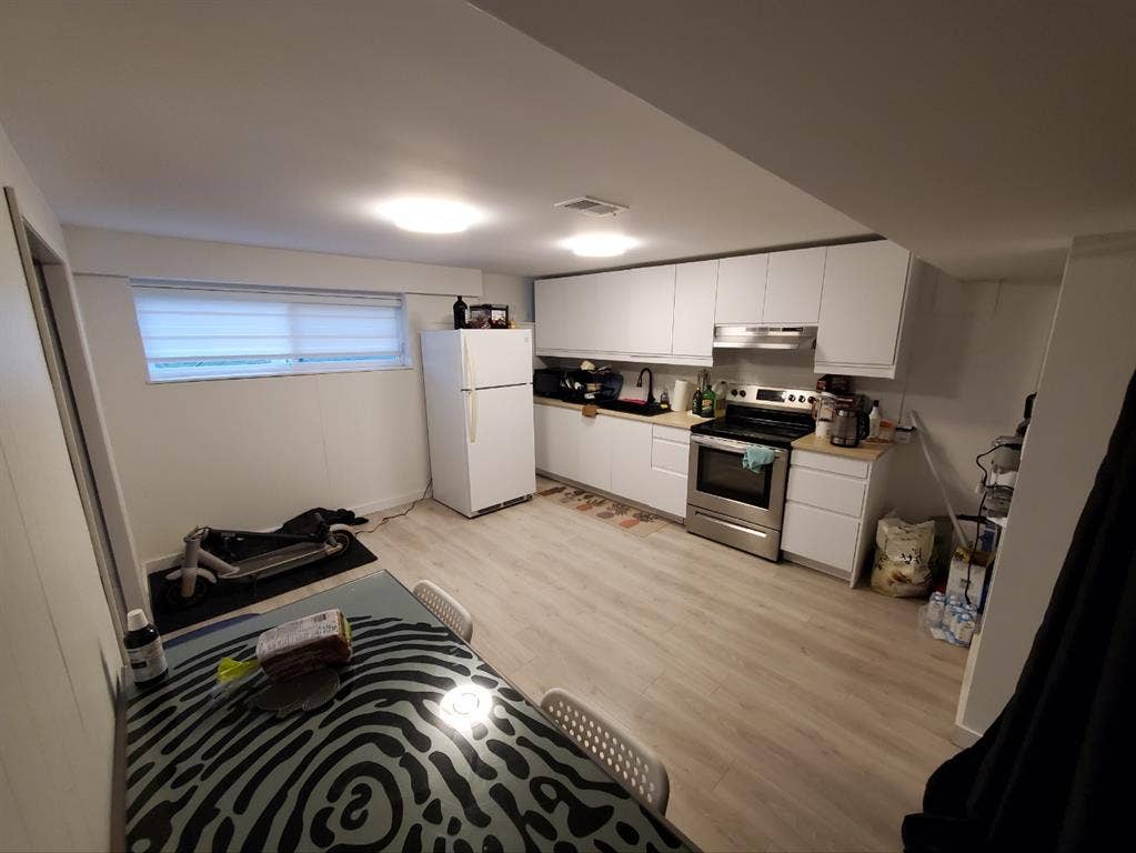 Looking for a Female Roommate – Bas