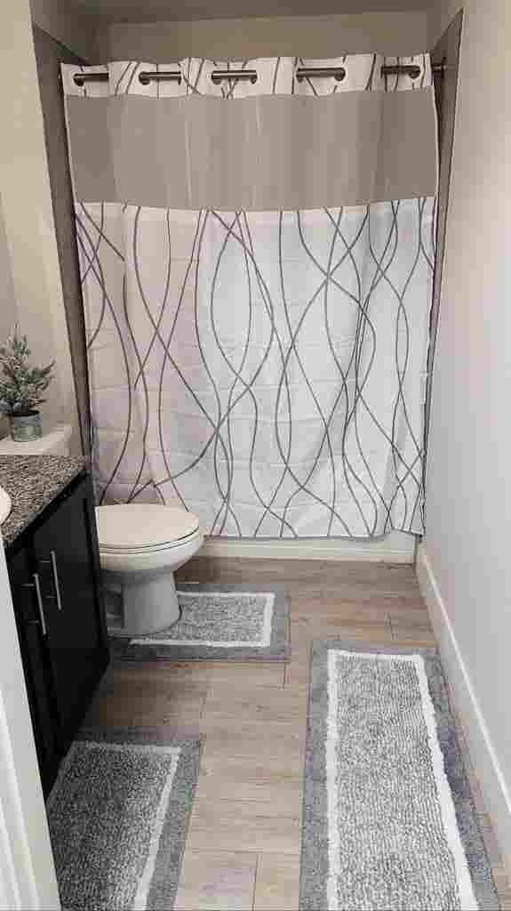 Available private room and bathroom