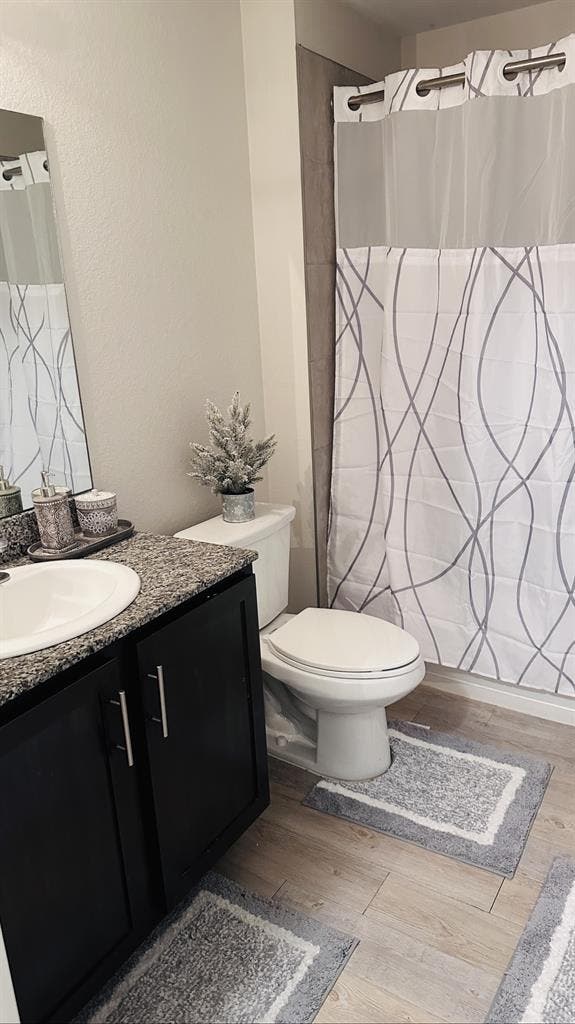 Available private room and bathroom