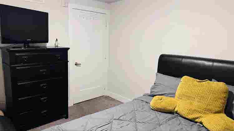 Available private room and bathroom