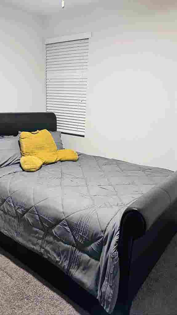 Available private room and bathroom