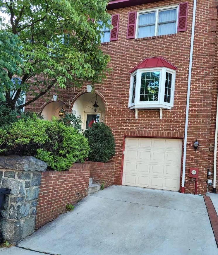 Small room in Trolley Sq Townhouse