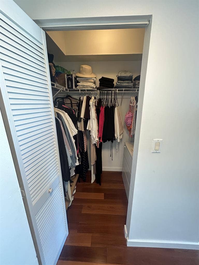 Spacious Room for Rent -DOWNTOWN