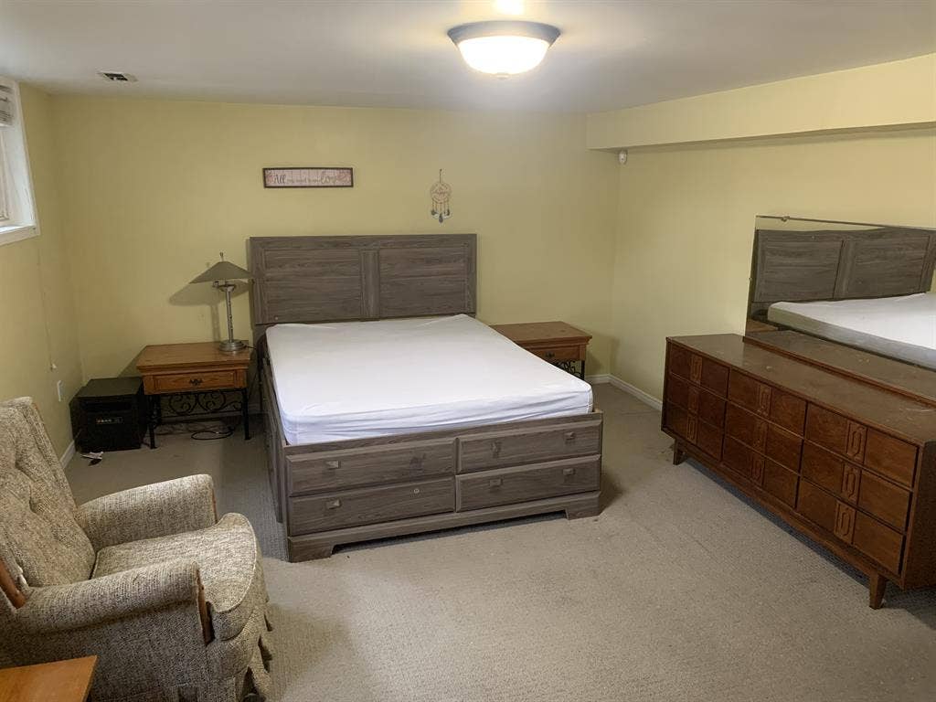 Large Bedroom for Rent Hamilton ON