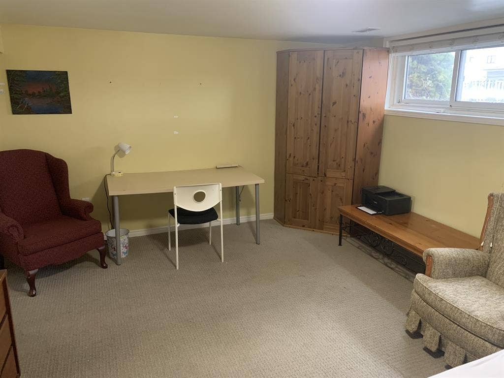 Large Bedroom for Rent Hamilton ON