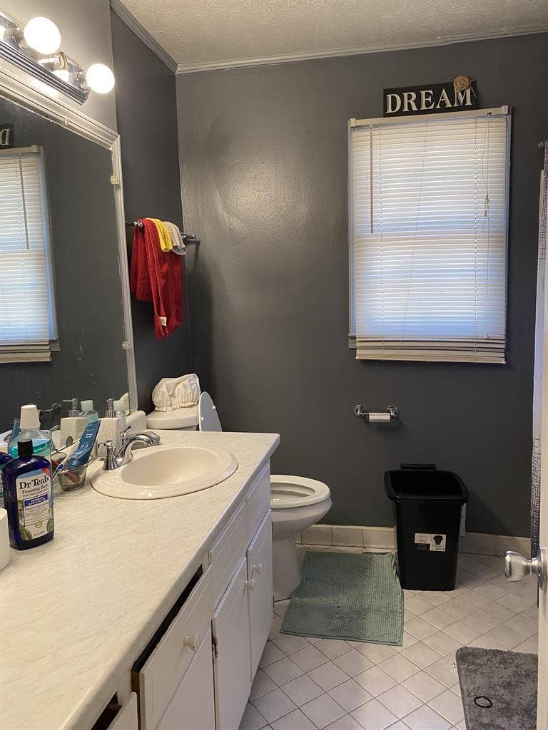 Bedroom for rent in Lawrenceville