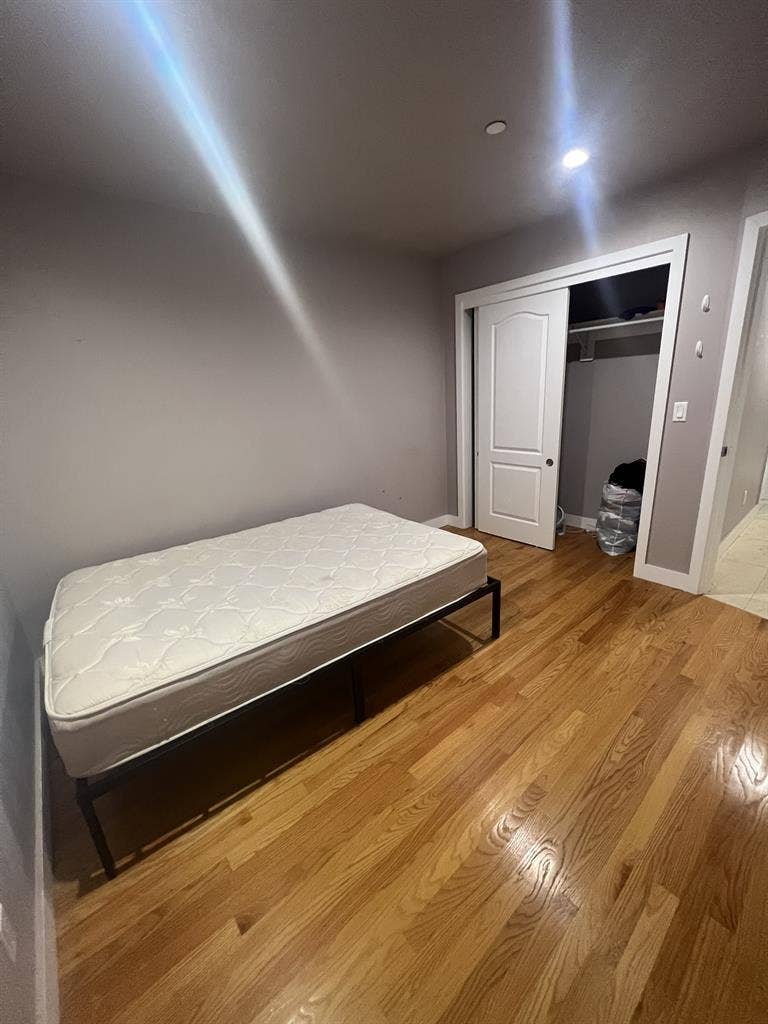 Room for rent in Daly City!!