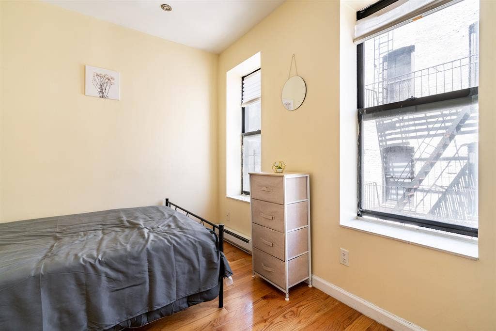 ✨ Spacious SUBLET in UWS ✨