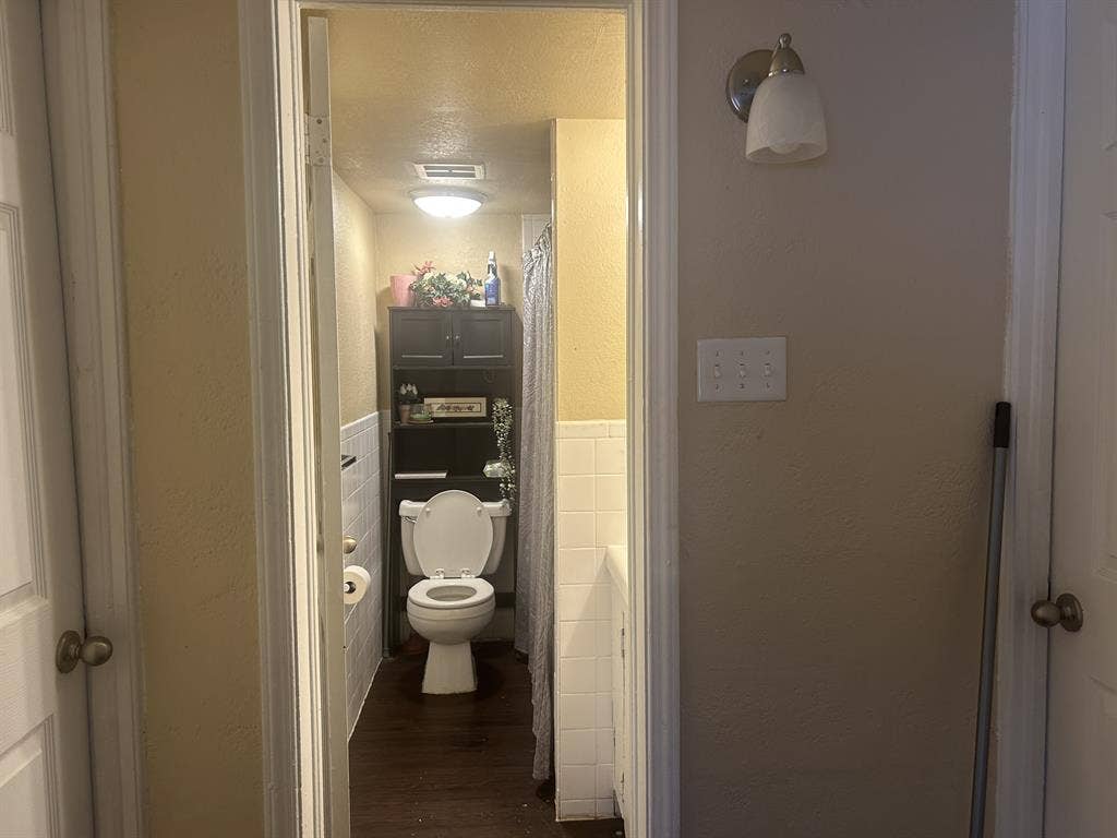 Looking for a roommate