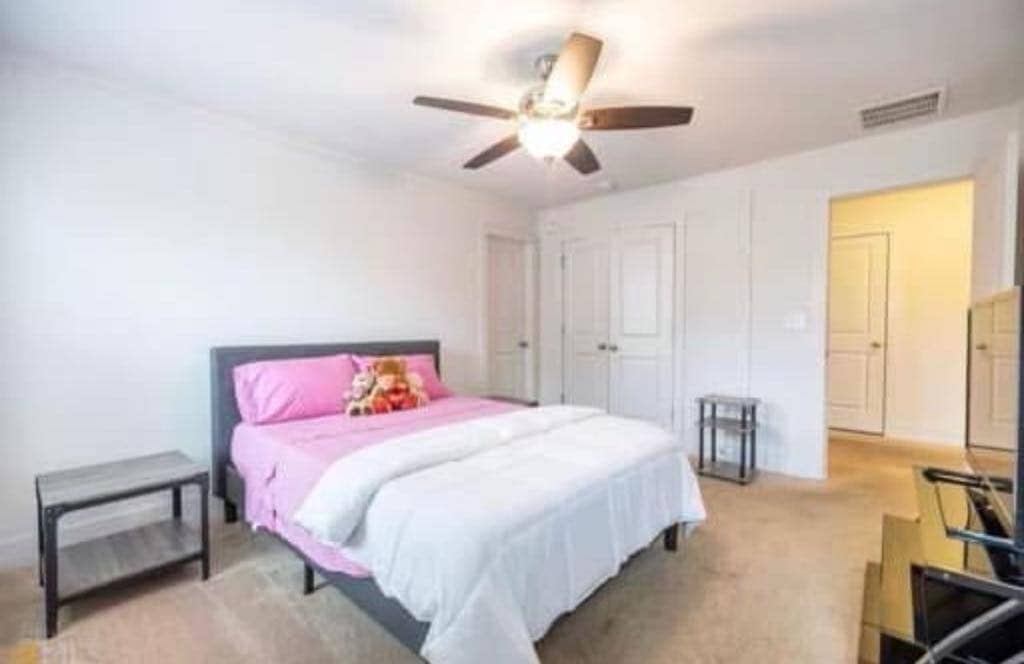 Roommate needed in a 3.5 2599 sq ft