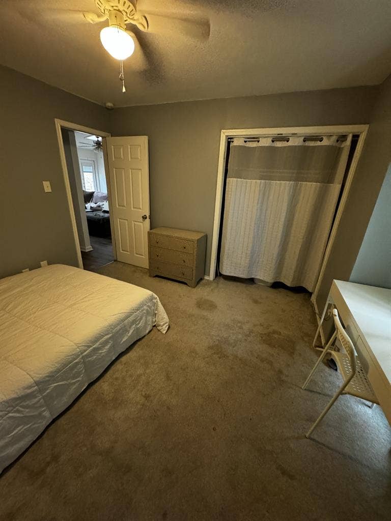 Room for rent in ALL girls house!