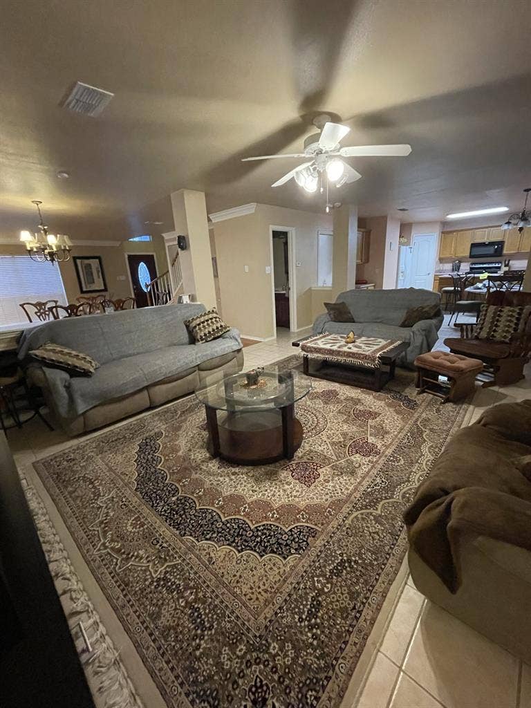 Room in
Tranquil neighborhood