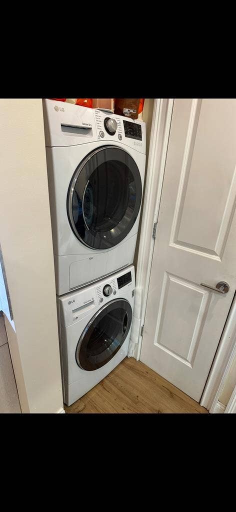 Laundry in unit, furnished room