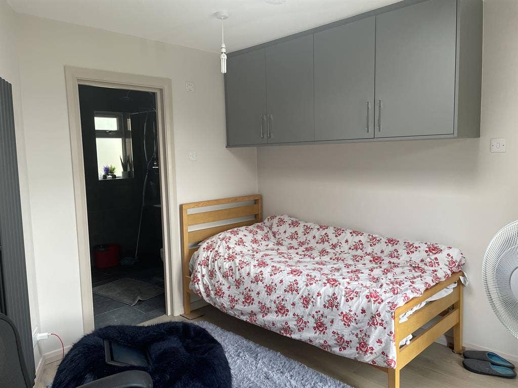 Ensuite Room Available Stanmore