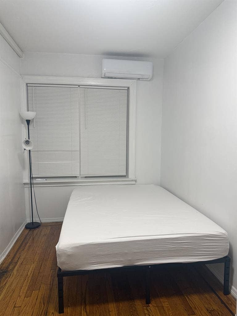 Room for Rent in Woodside, NY