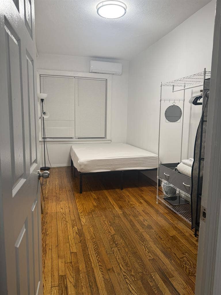 Room for Rent in Woodside, NY