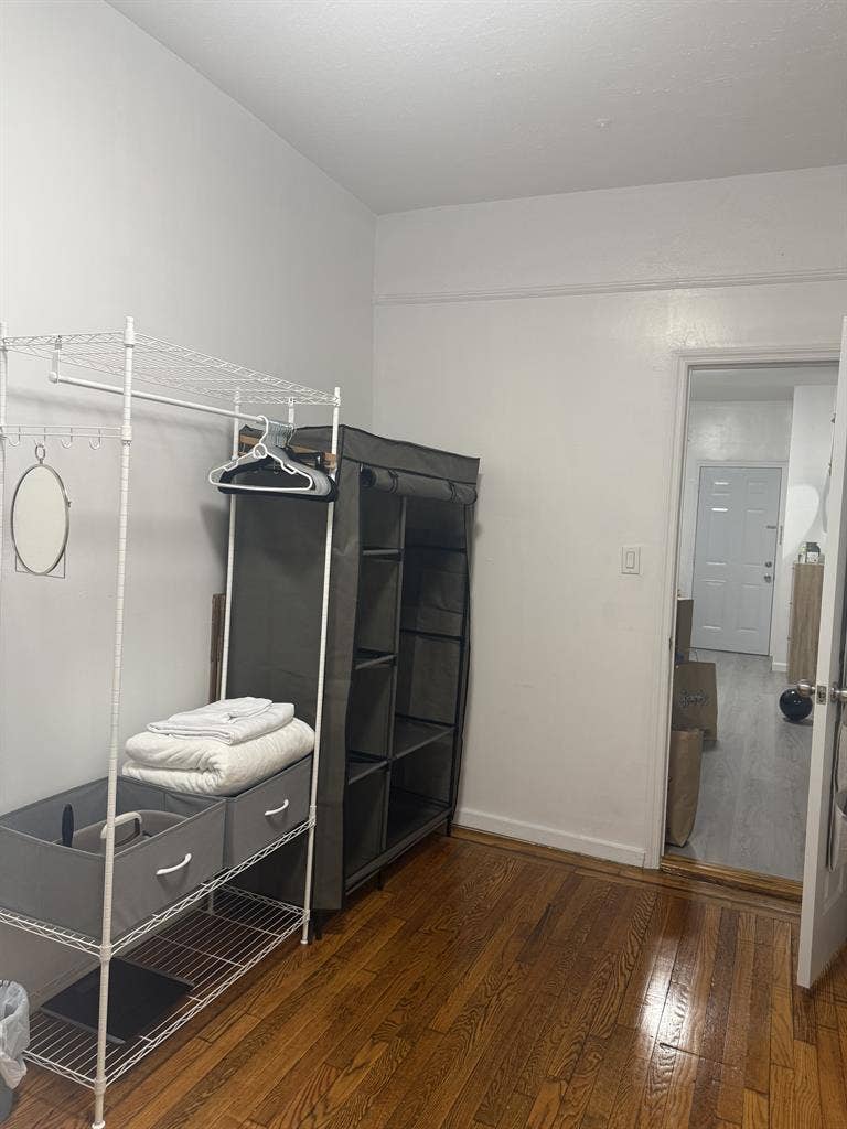 Room for Rent in Woodside, NY