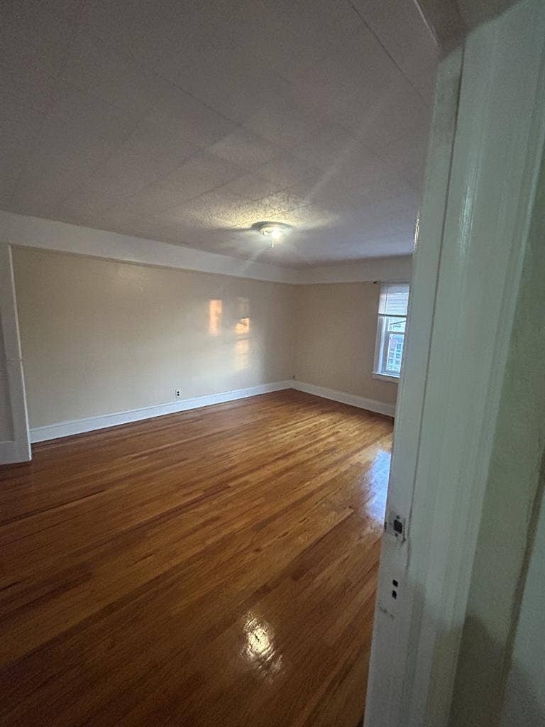 Room for rent in queens village