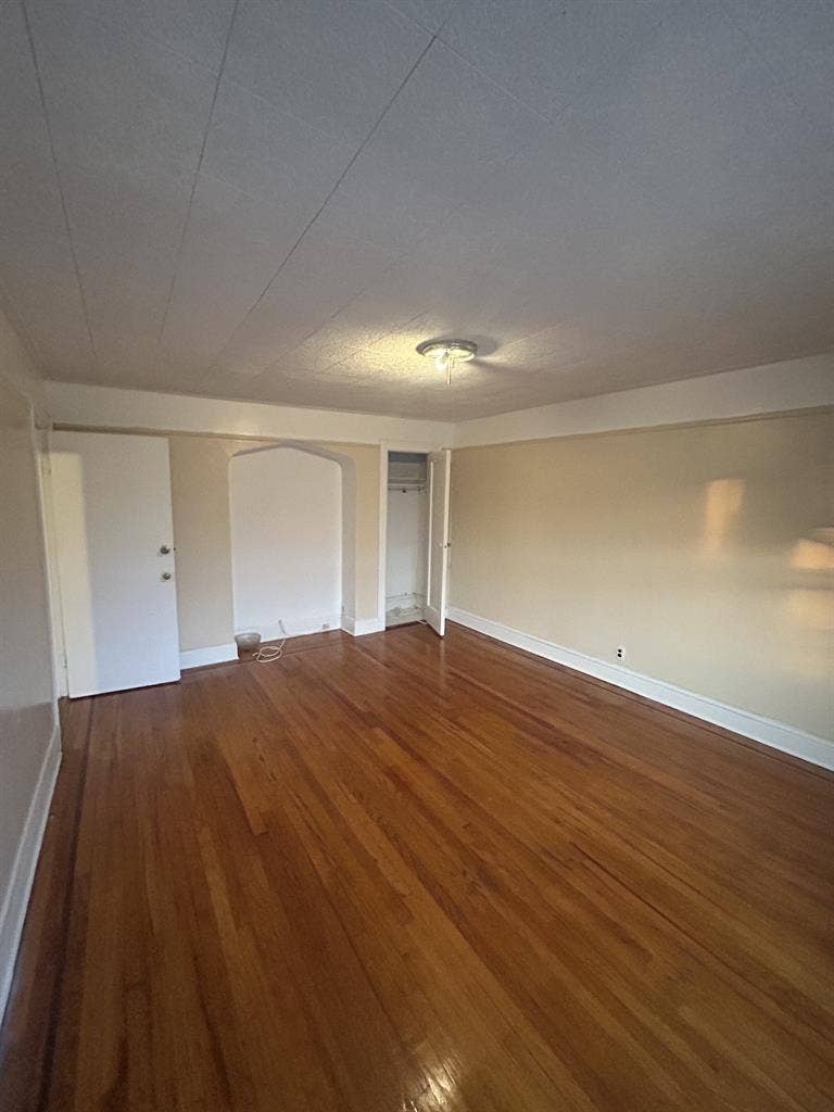 Room for rent in queens village