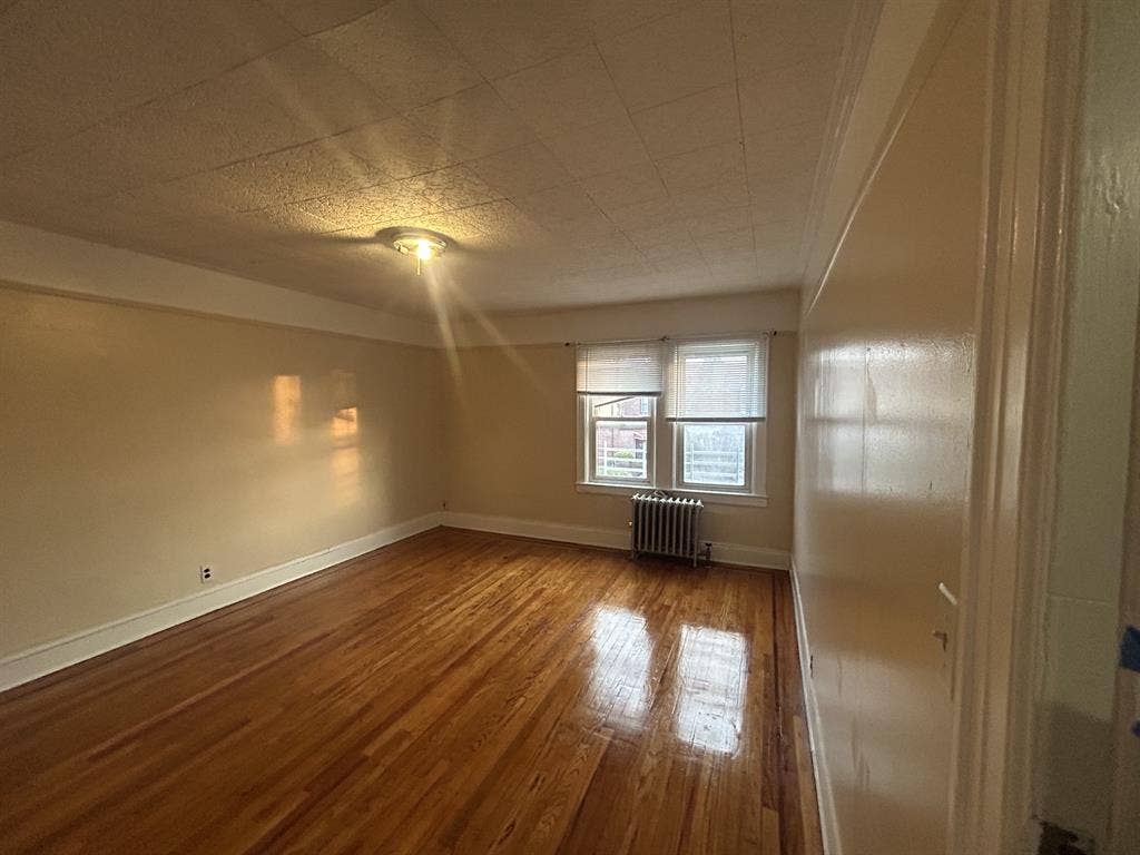 Room for rent in queens village