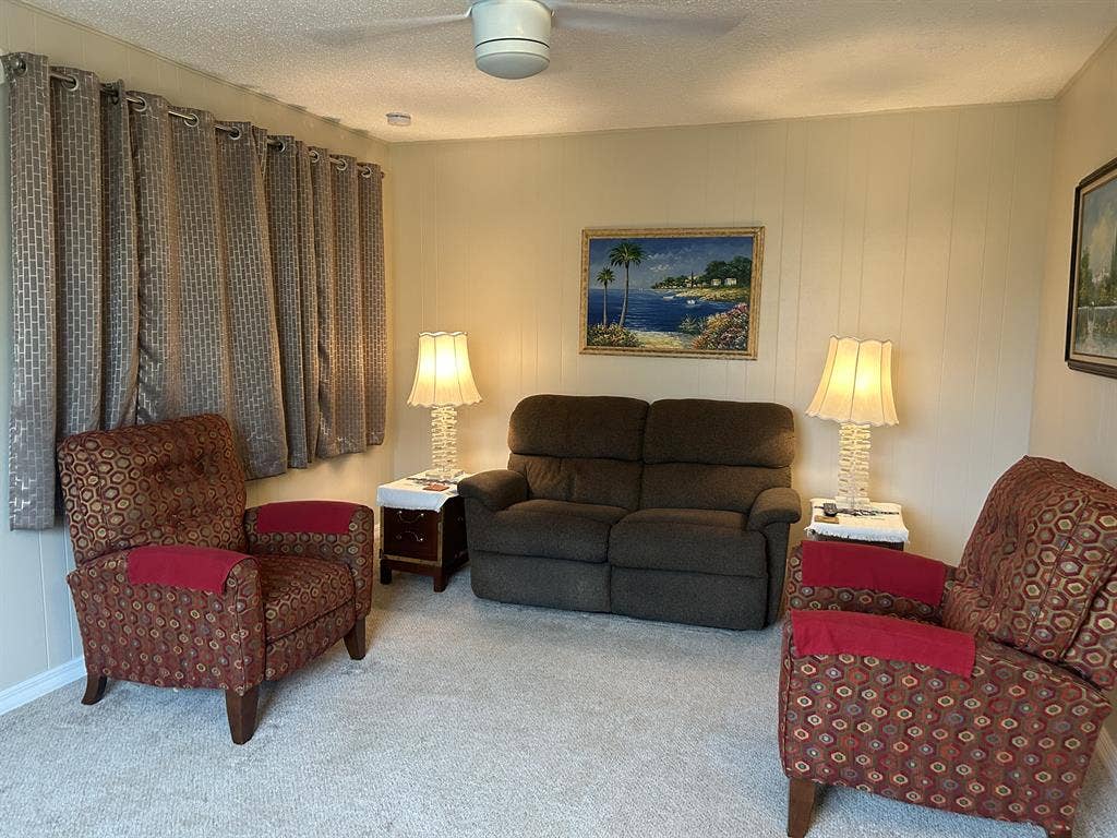 Furnished condo on 2nd floor