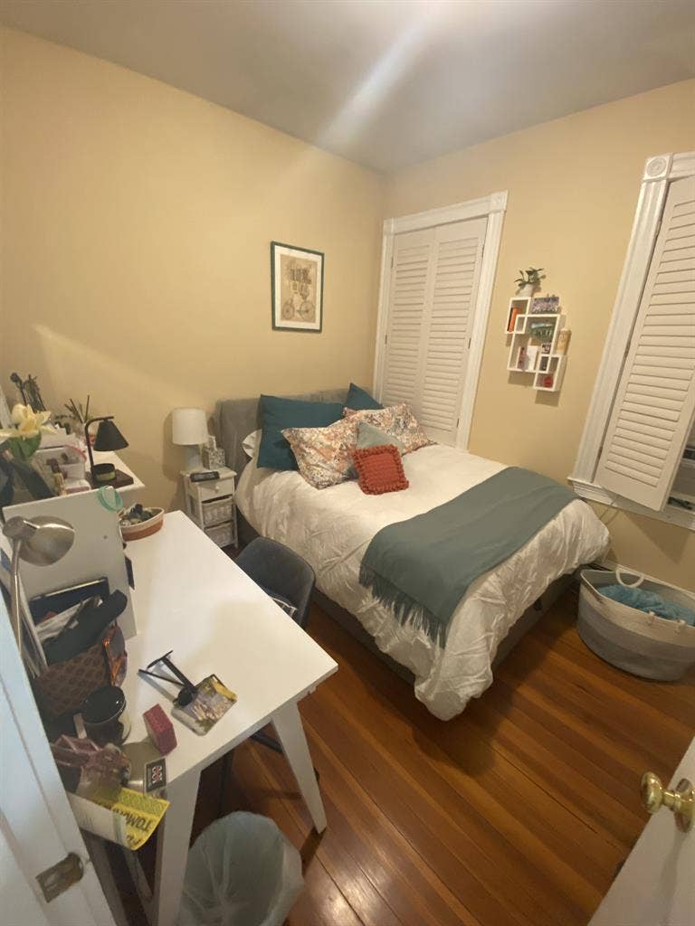 Room Available in 3 bed/2 bath Apt!