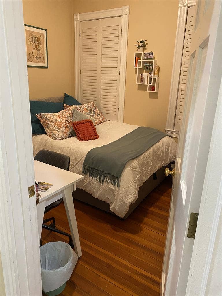 Room Available in 3 bed/2 bath Apt!