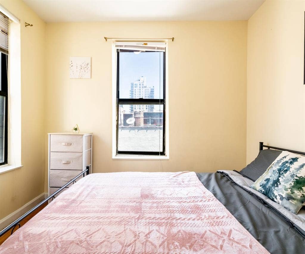 🔥 Furnished Room in UWS 🔥