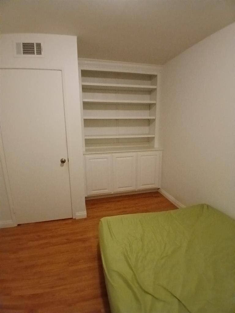 Cozy room for rent